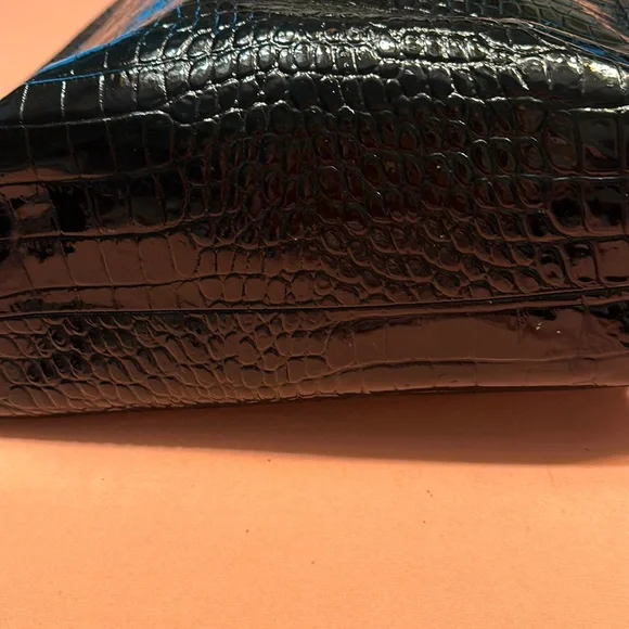 Escada Black patent handbag. - Picture 2 of 7